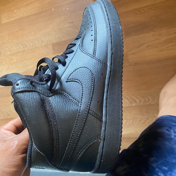 Sneaker - Picture 3 of 3